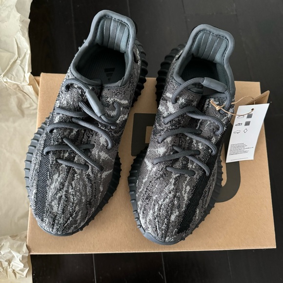 YEEZY BOOST 350 V2 M4/W5.5 - Picture 2 of 5